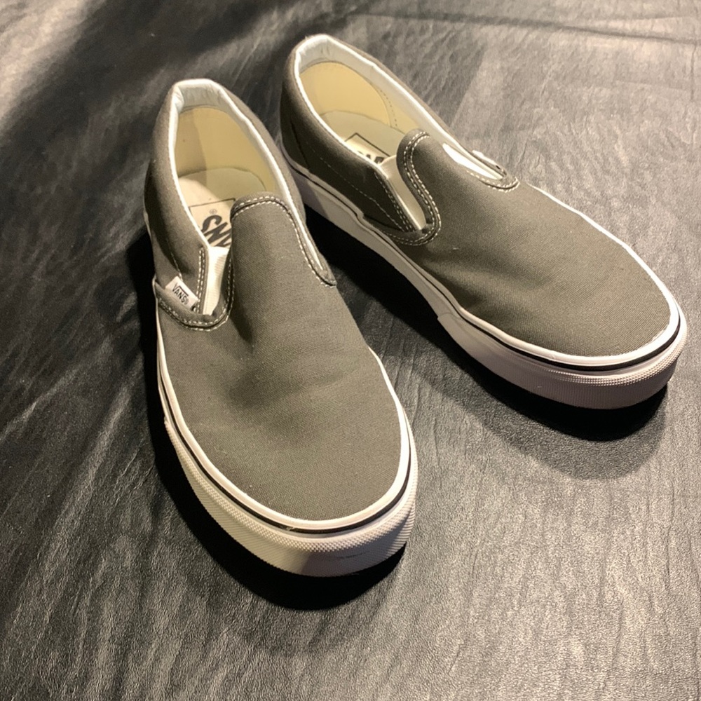 Unisex New never worn Van’s women’s size 7.5 or men’s 6